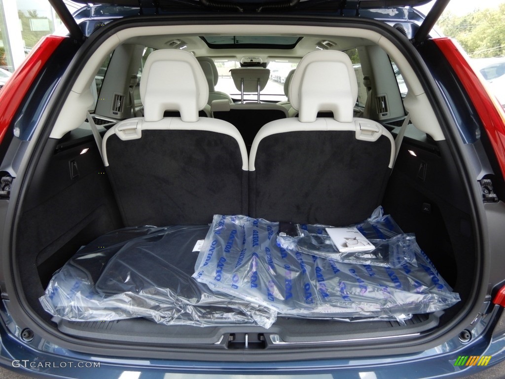 2020 Volvo XC90 T5 AWD Momentum Trunk Photo #134826359