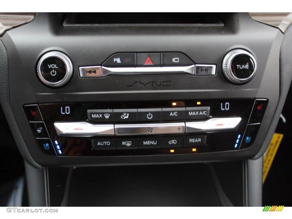 2020 Explorer Limited - Magnetic Metallic / Ebony photo #18