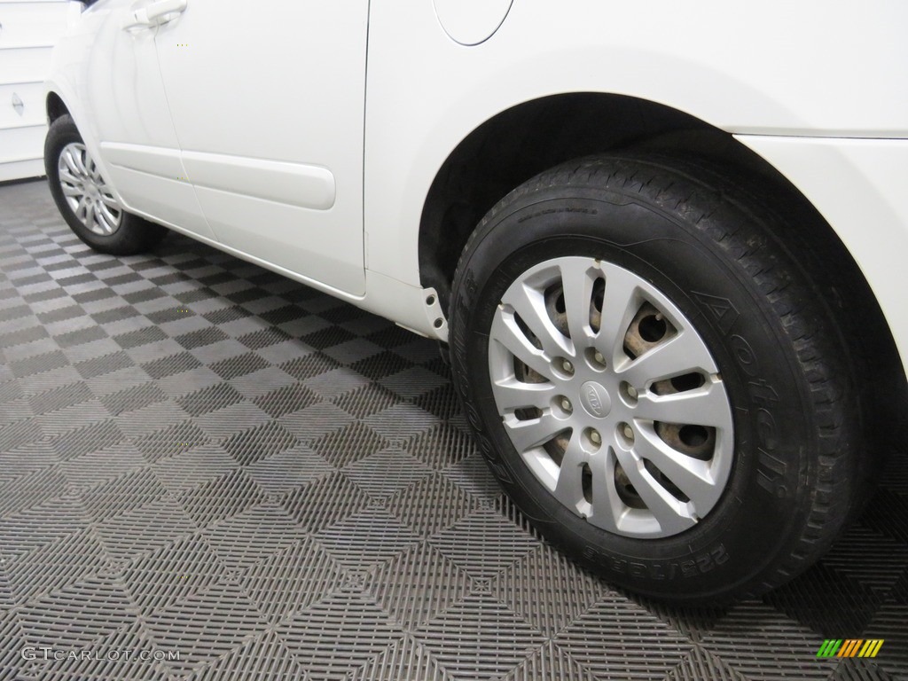 2012 Sedona LX - Clear White / Beige photo #9