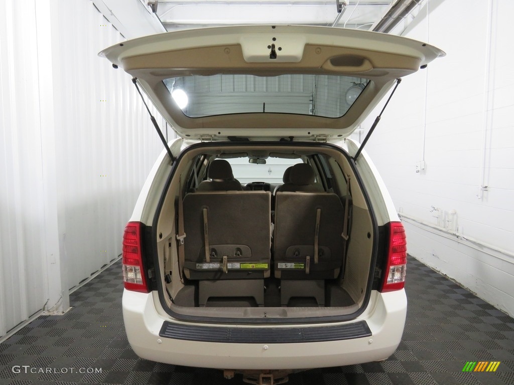 2012 Sedona LX - Clear White / Beige photo #13