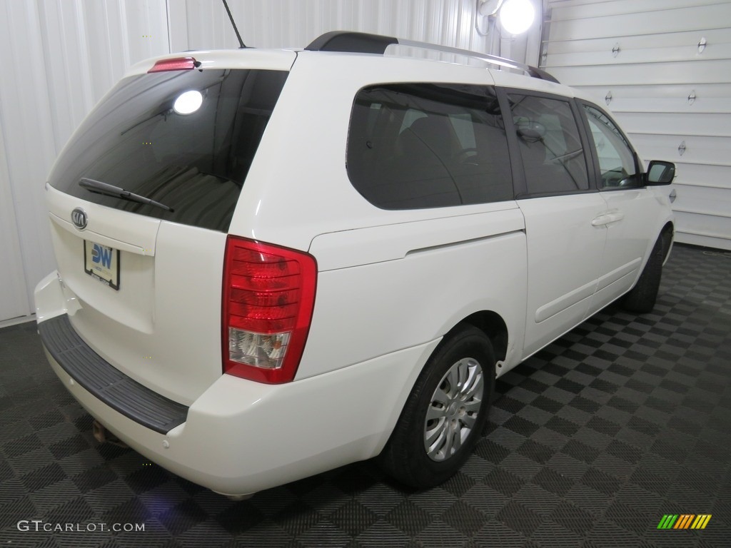 2012 Sedona LX - Clear White / Beige photo #15