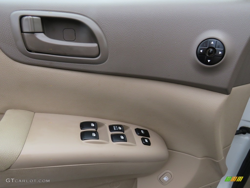2012 Sedona LX - Clear White / Beige photo #17