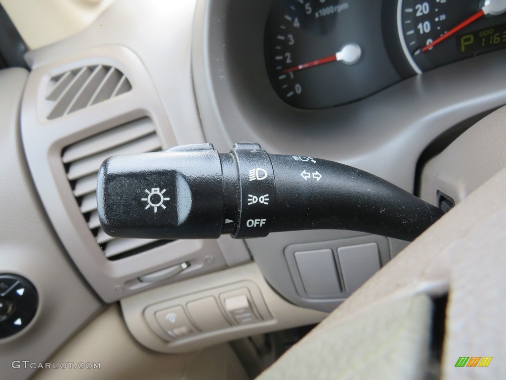 2012 Sedona LX - Clear White / Beige photo #21