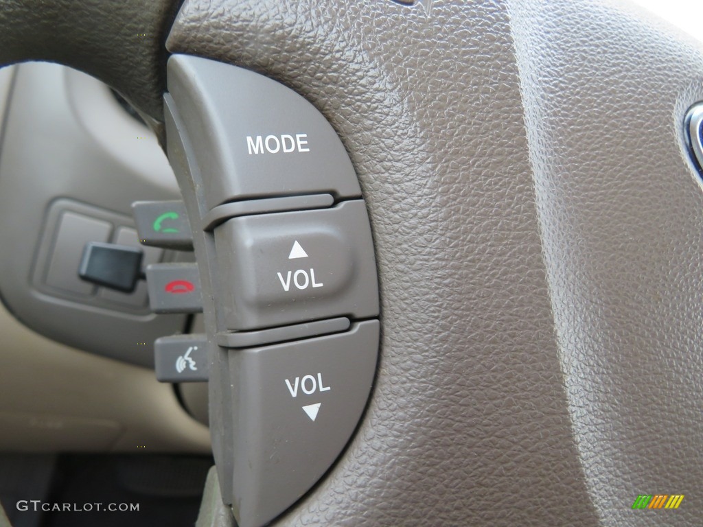 2012 Sedona LX - Clear White / Beige photo #22