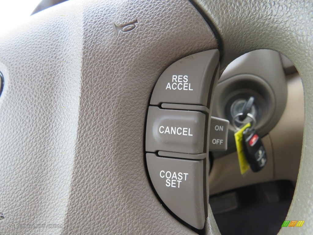 2012 Sedona LX - Clear White / Beige photo #23