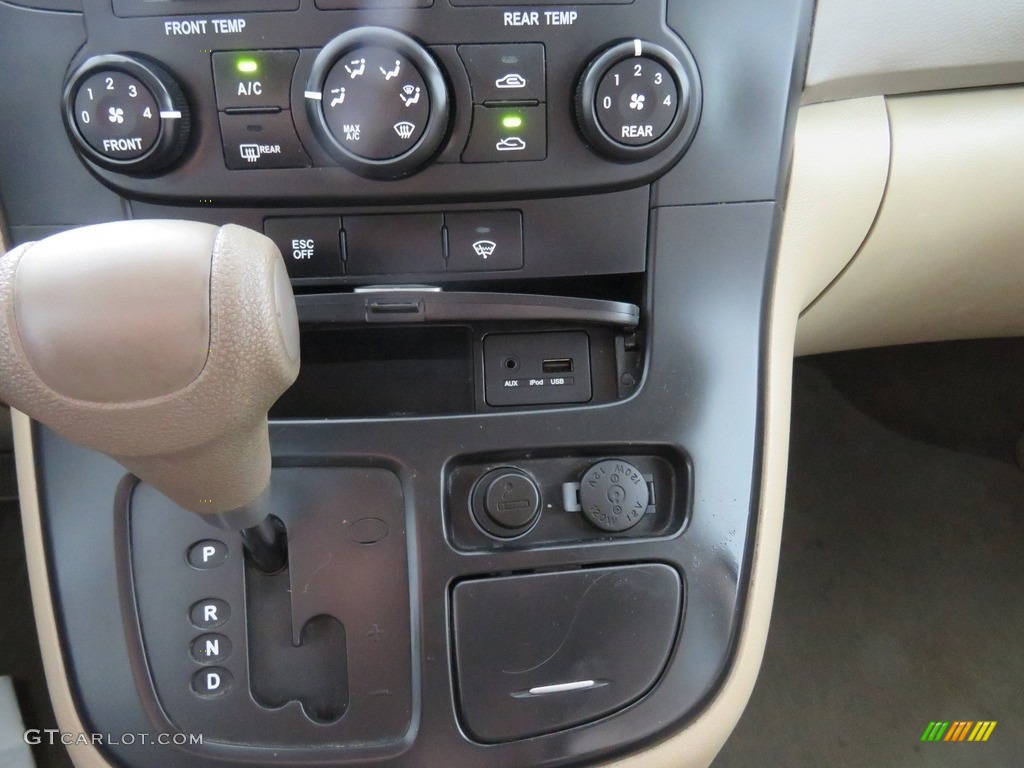 2012 Sedona LX - Clear White / Beige photo #27