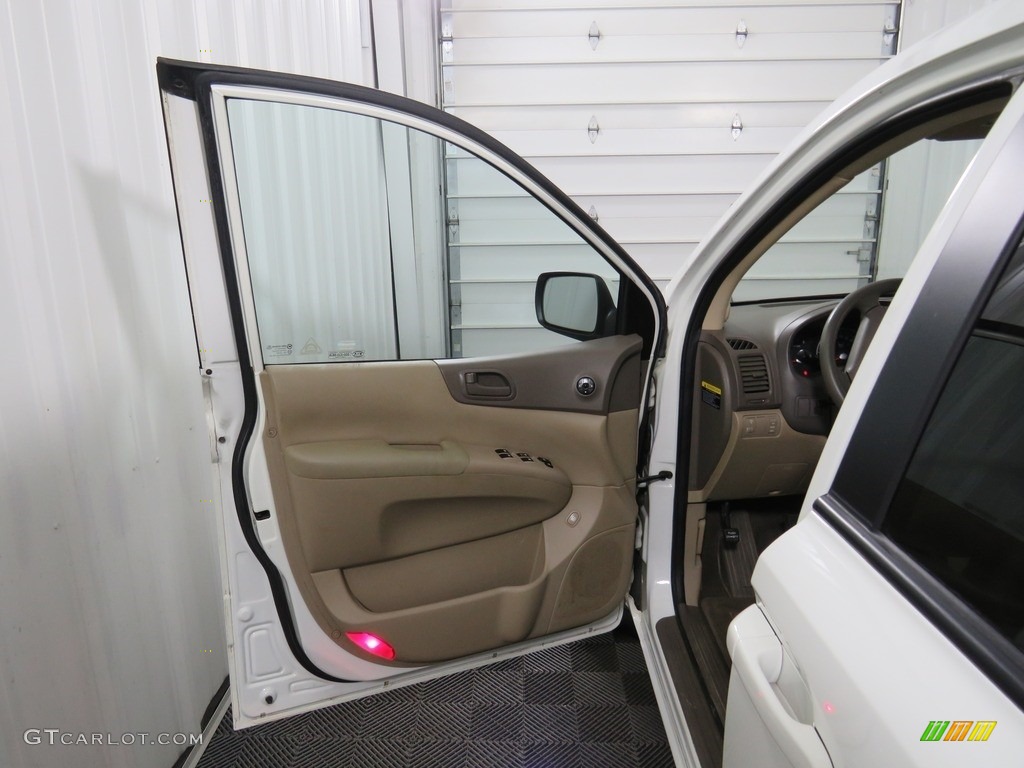 2012 Sedona LX - Clear White / Beige photo #28