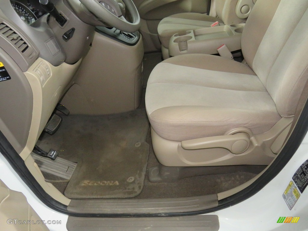 2012 Sedona LX - Clear White / Beige photo #29