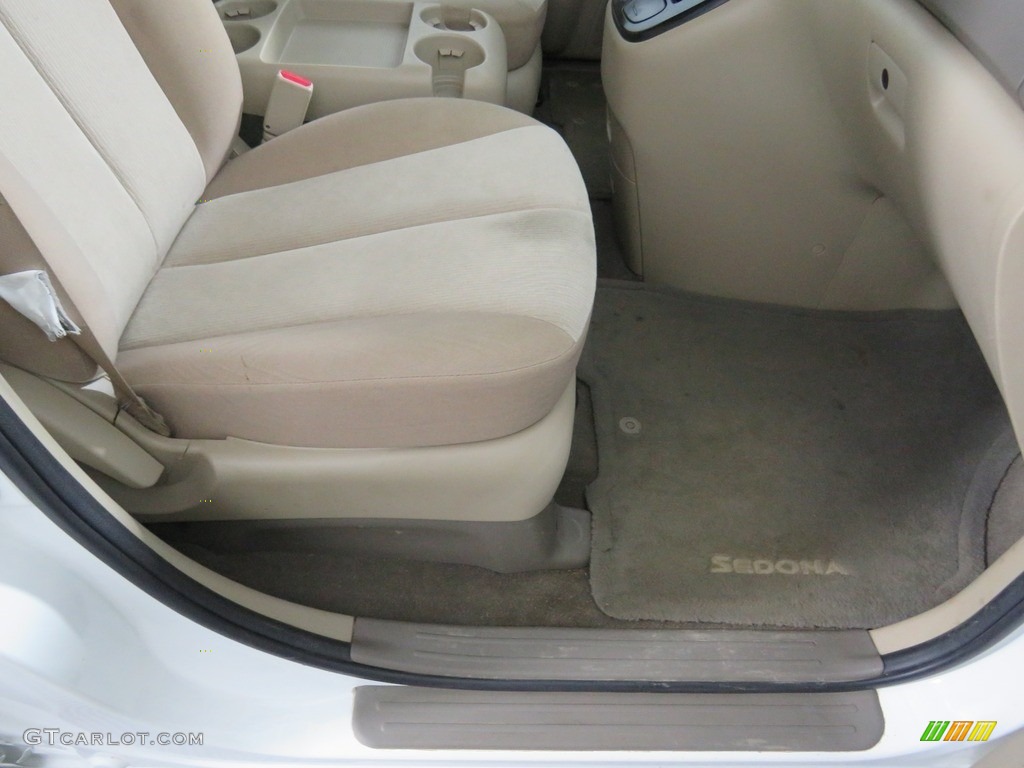 2012 Sedona LX - Clear White / Beige photo #37