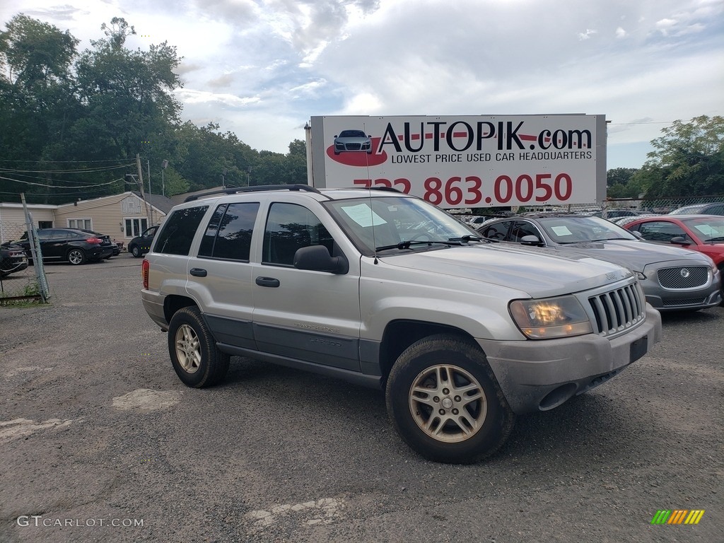 2004 Grand Cherokee Laredo 4x4 - Bright Silver Metallic / Dark Slate Gray photo #1