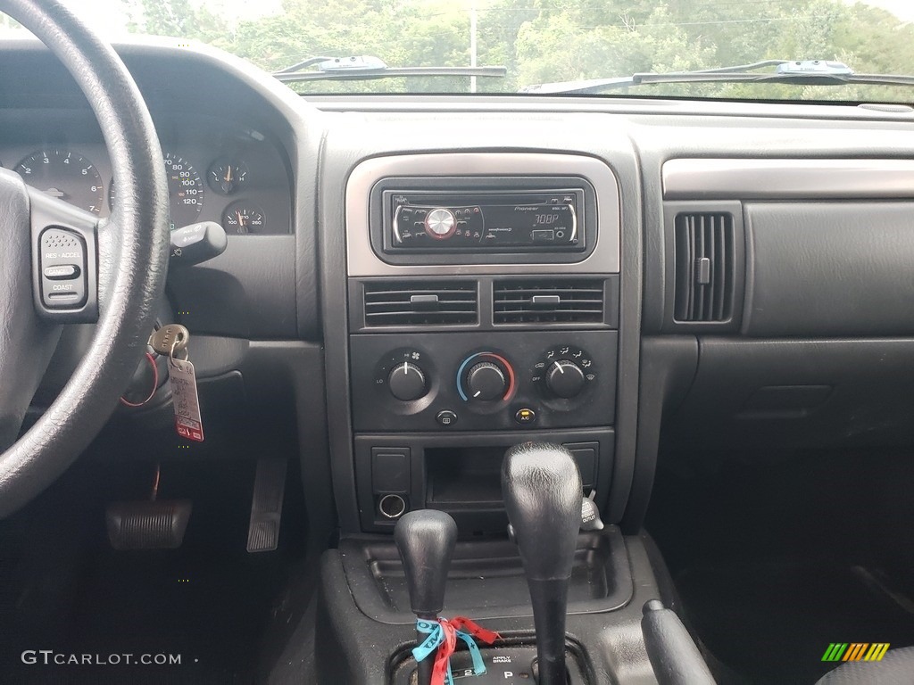 2004 Grand Cherokee Laredo 4x4 - Bright Silver Metallic / Dark Slate Gray photo #11