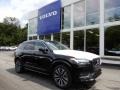 Front 3/4 View of 2020 XC90 T5 AWD Momentum