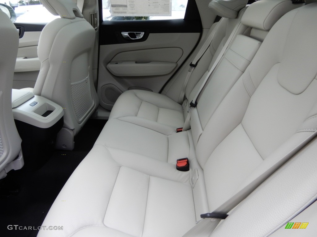 Blonde Interior 2020 Volvo XC60 T5 AWD Momentum Photo #134852036
