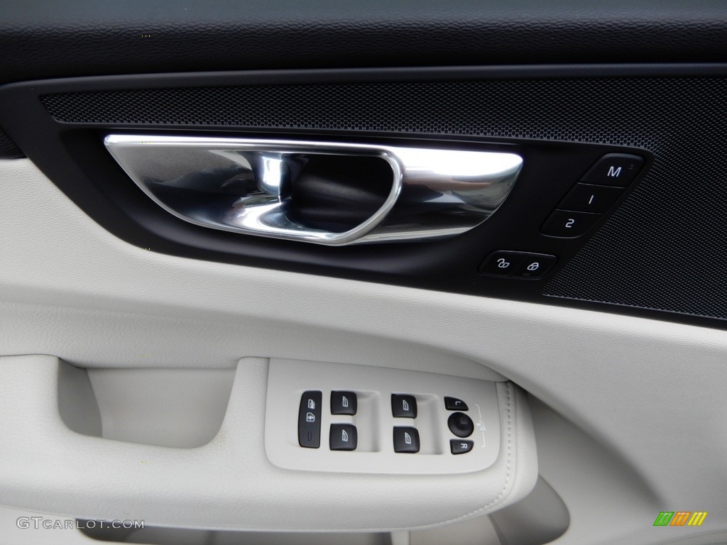 2020 Volvo XC60 T5 AWD Momentum Blonde Door Panel Photo #134852042