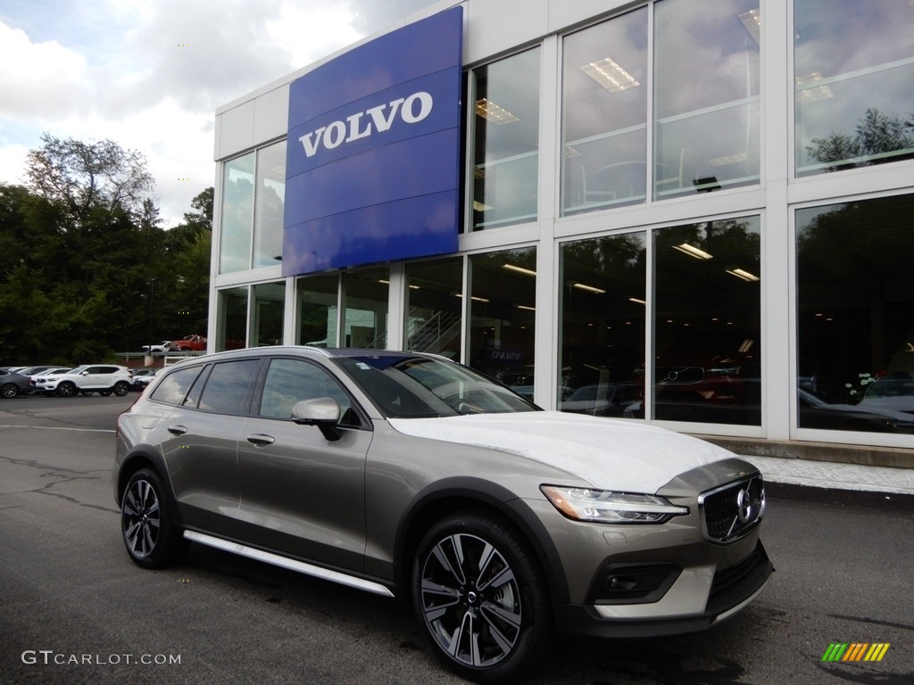 Pebble Grey Metallic 2020 Volvo V60 Cross Country T5 AWD Exterior Photo #134852060