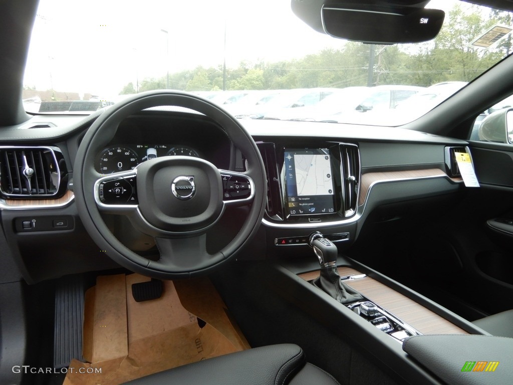 2020 Volvo V60 Cross Country T5 AWD Dashboard Photos