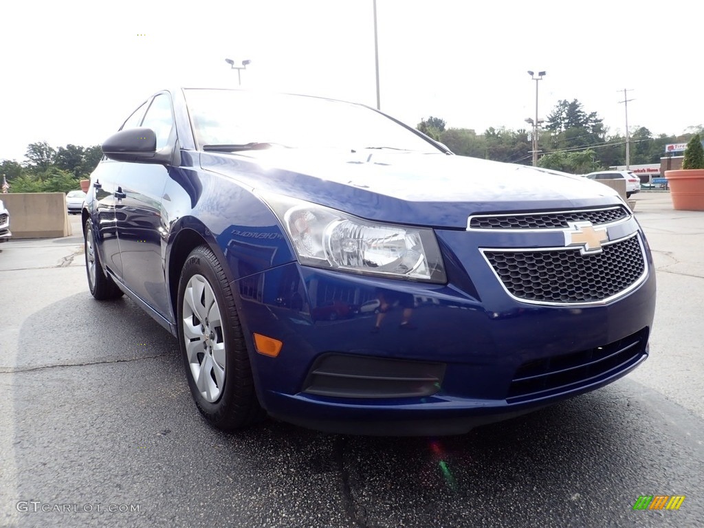 2013 Cruze LS - Blue Topaz Metallic / Jet Black/Medium Titanium photo #12