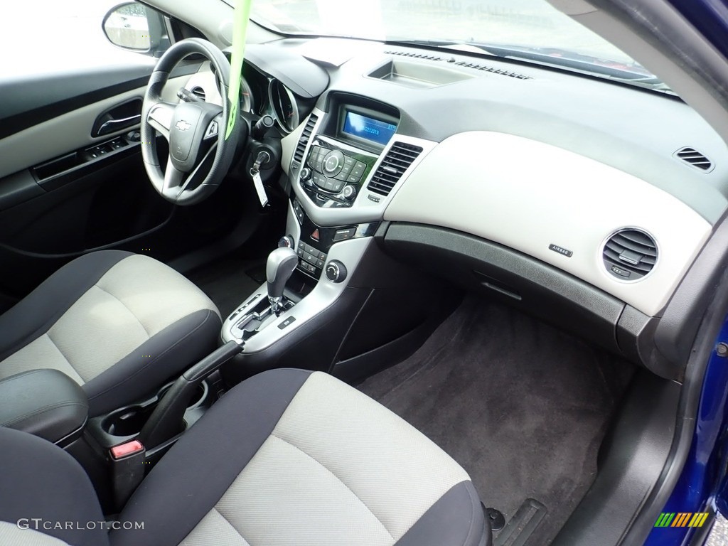 2013 Cruze LS - Blue Topaz Metallic / Jet Black/Medium Titanium photo #16