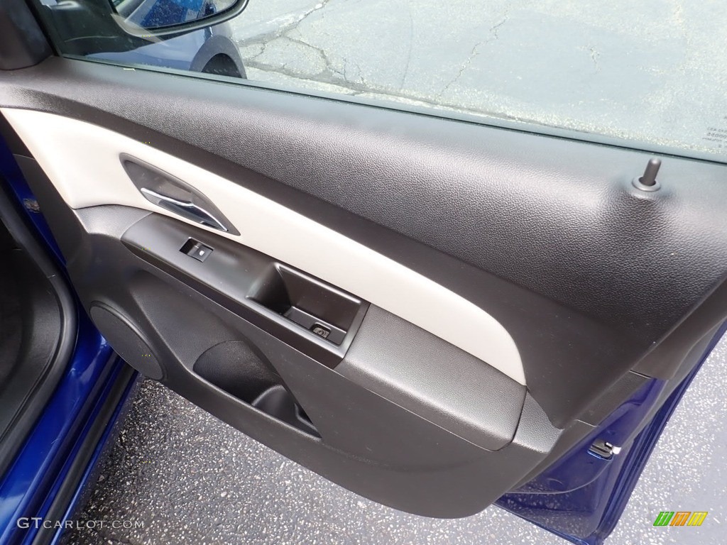 2013 Cruze LS - Blue Topaz Metallic / Jet Black/Medium Titanium photo #17