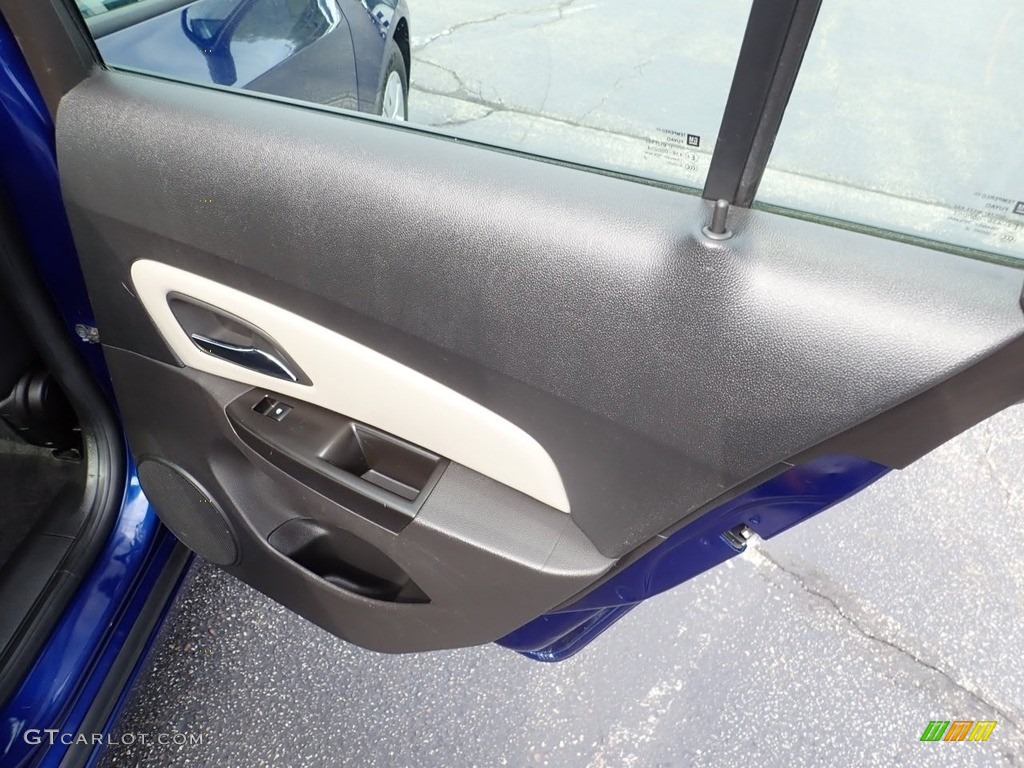 2013 Cruze LS - Blue Topaz Metallic / Jet Black/Medium Titanium photo #19