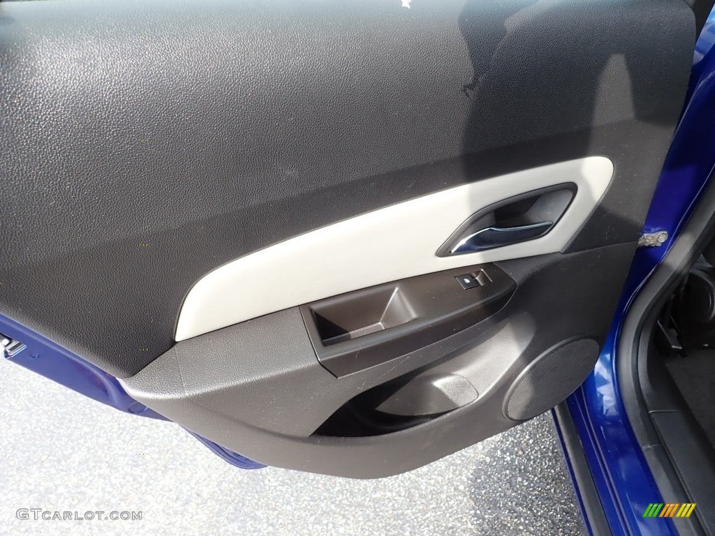 2013 Cruze LS - Blue Topaz Metallic / Jet Black/Medium Titanium photo #23