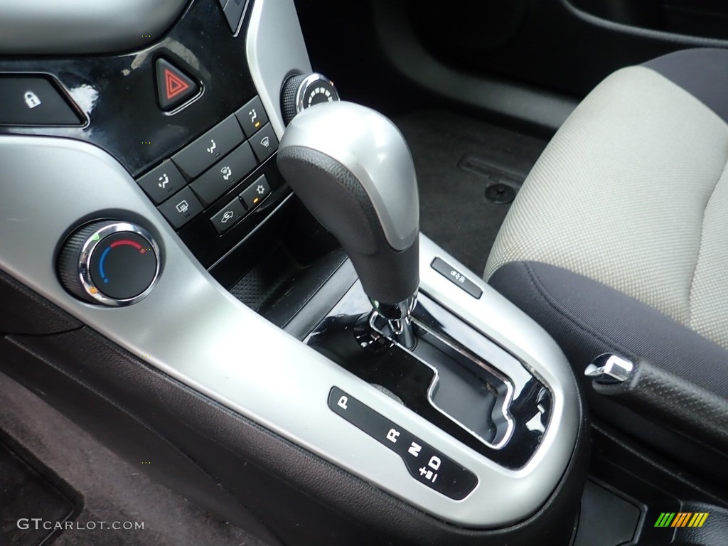 2013 Cruze LS - Blue Topaz Metallic / Jet Black/Medium Titanium photo #25