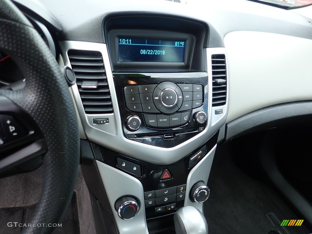 2013 Cruze LS - Blue Topaz Metallic / Jet Black/Medium Titanium photo #28