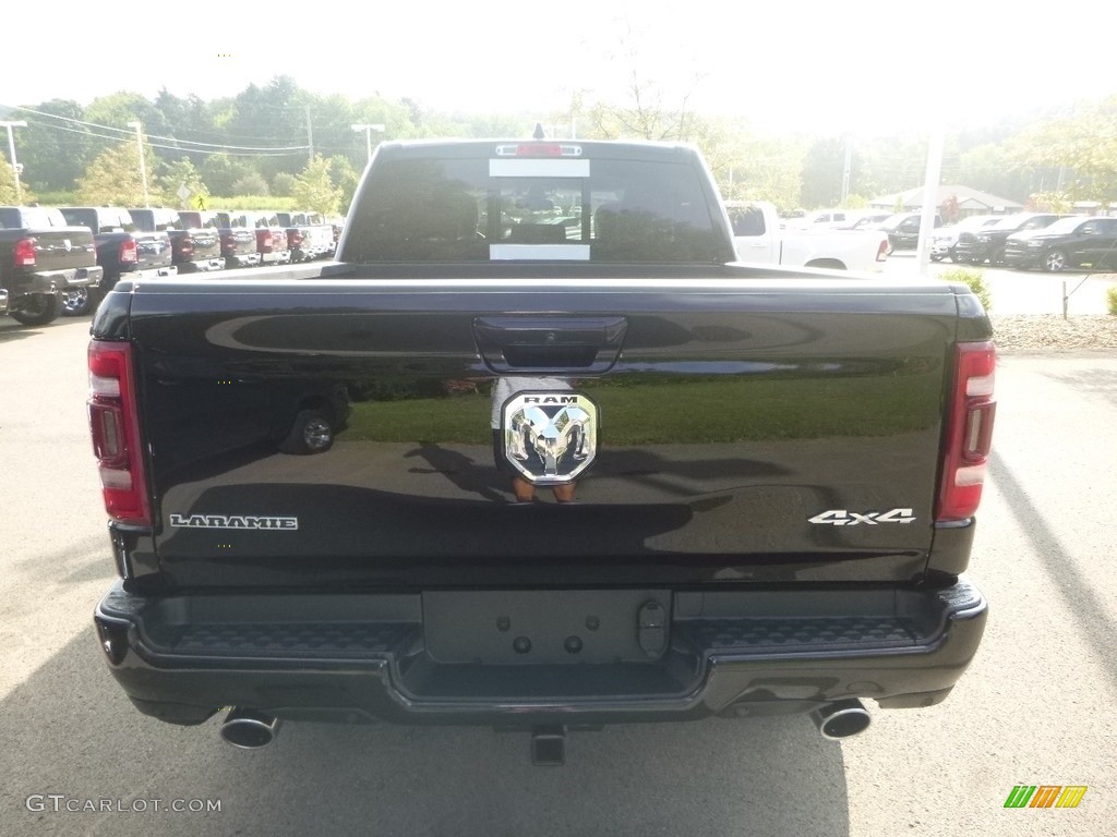 2019 1500 Laramie Crew Cab 4x4 - Diamond Black Crystal Pearl / Black photo #4