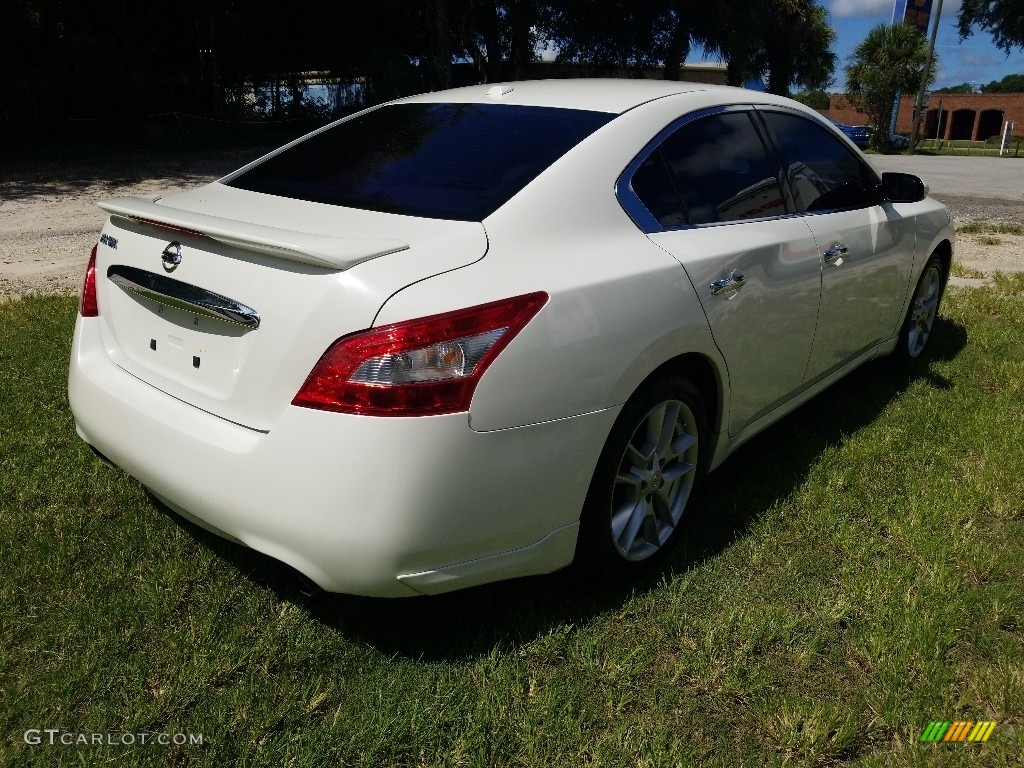 2010 Maxima 3.5 S - Winter Frost White / Caffe Latte photo #3