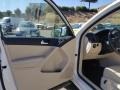 Candy White - Tiguan SE Photo No. 10