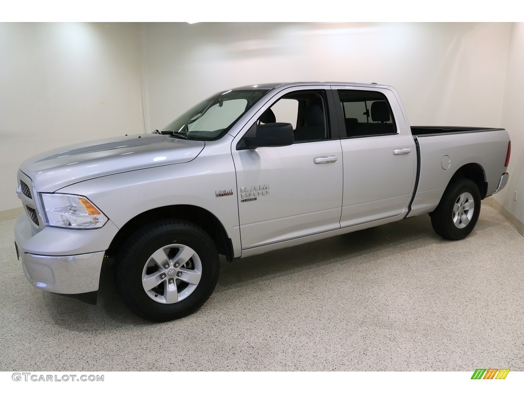 2019 1500 Classic SLT Crew Cab 4x4 - Bright Silver Metallic / Black/Diesel Gray photo #3