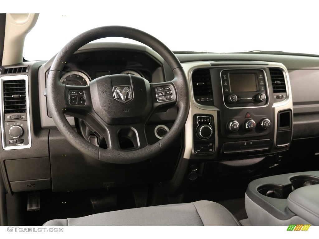 2019 1500 Classic SLT Crew Cab 4x4 - Bright Silver Metallic / Black/Diesel Gray photo #6