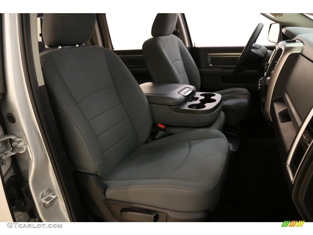 2019 1500 Classic SLT Crew Cab 4x4 - Bright Silver Metallic / Black/Diesel Gray photo #14
