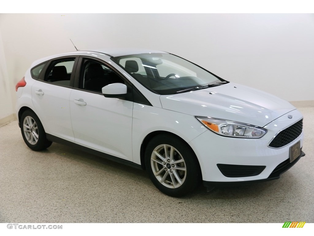 2018 Focus SE Hatch - Oxford White / Charcoal Black photo #1