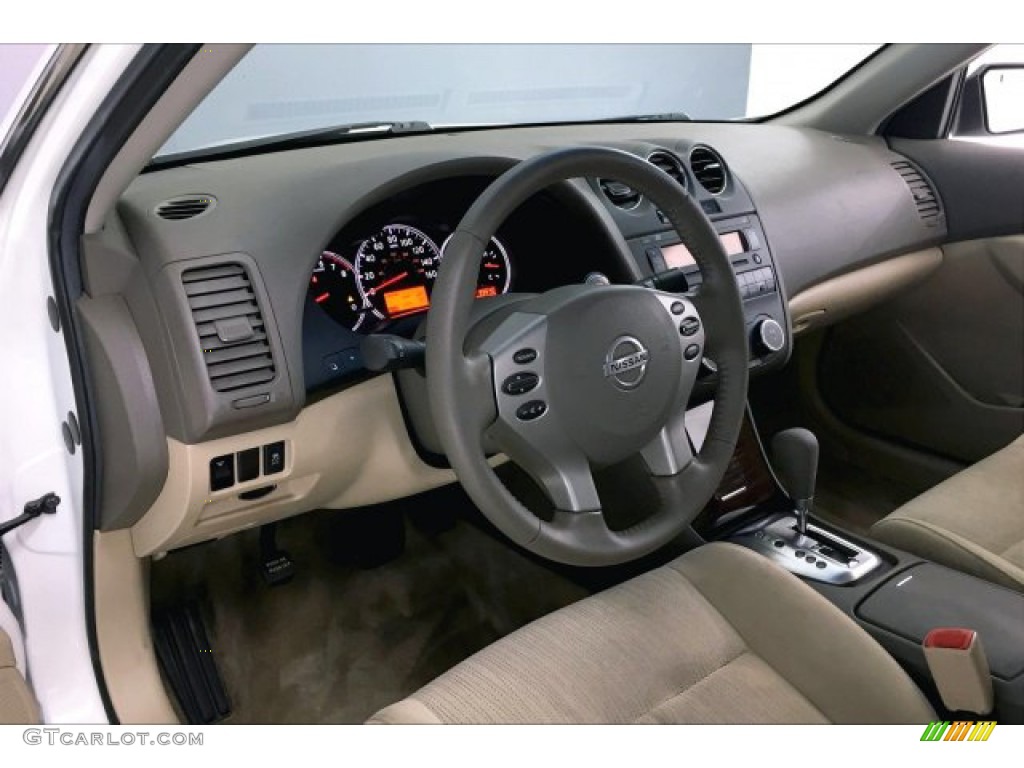 2011 Altima 2.5 S - Winter Frost White / Blond photo #16