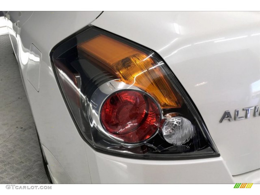 2011 Altima 2.5 S - Winter Frost White / Blond photo #21