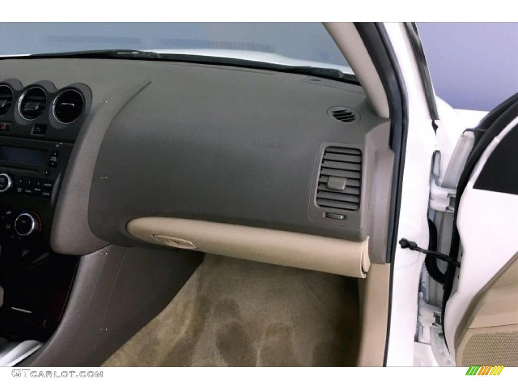 2011 Altima 2.5 S - Winter Frost White / Blond photo #23