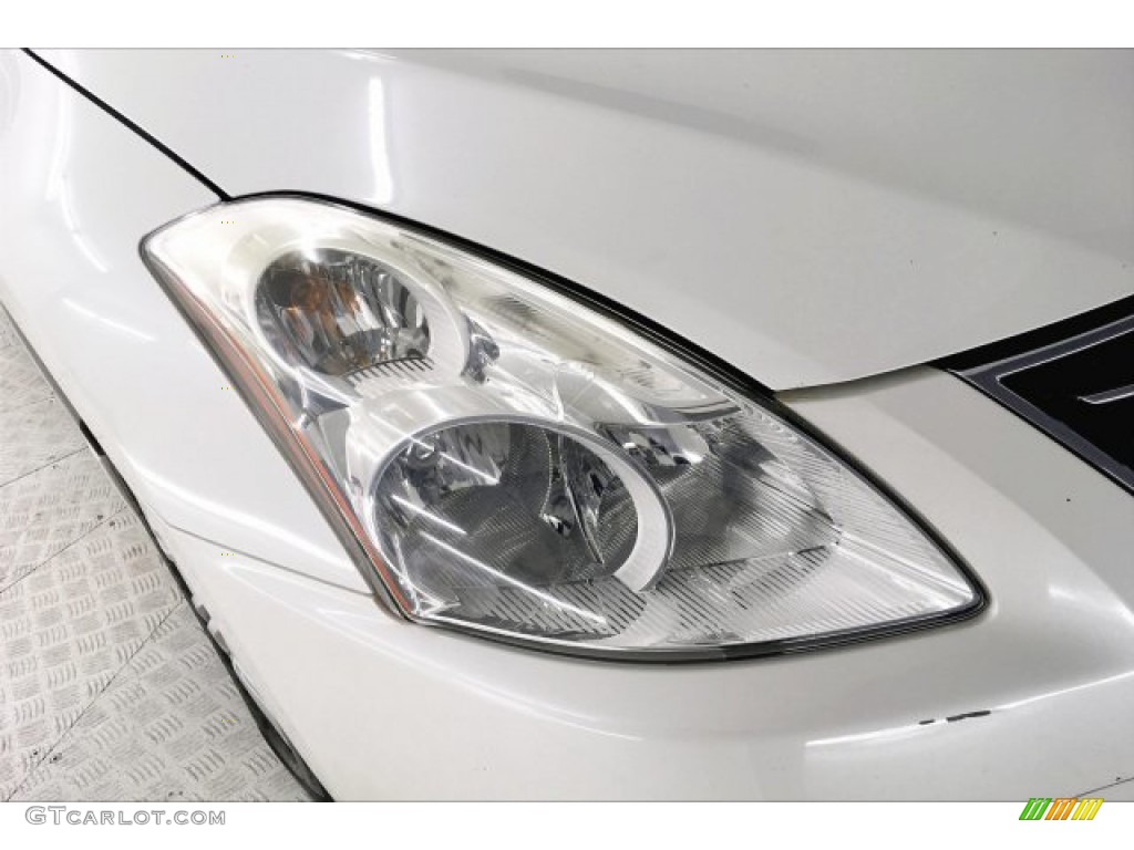 2011 Altima 2.5 S - Winter Frost White / Blond photo #26
