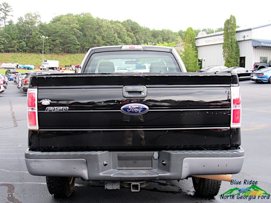 2010 F150 XL Regular Cab 4x4 - Tuxedo Black / Medium Stone photo #4