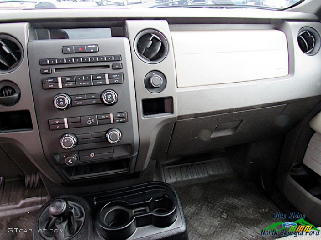 2010 F150 XL Regular Cab 4x4 - Tuxedo Black / Medium Stone photo #16