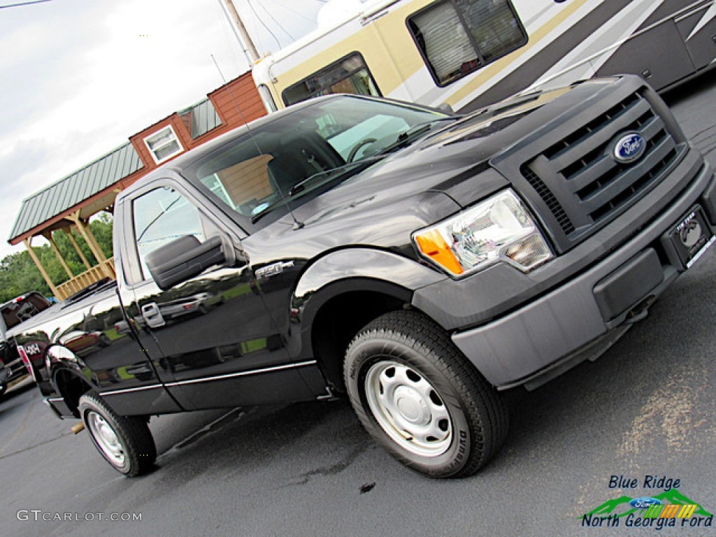 2010 F150 XL Regular Cab 4x4 - Tuxedo Black / Medium Stone photo #25