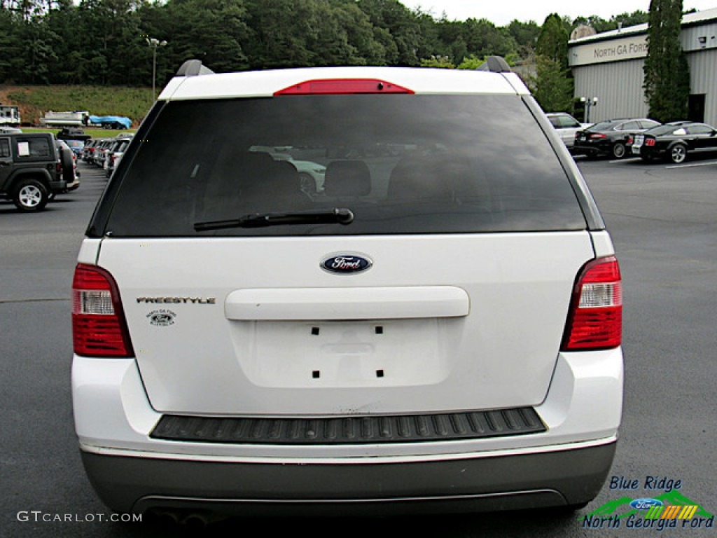 2005 Freestyle SE - Oxford White / Pebble photo #4