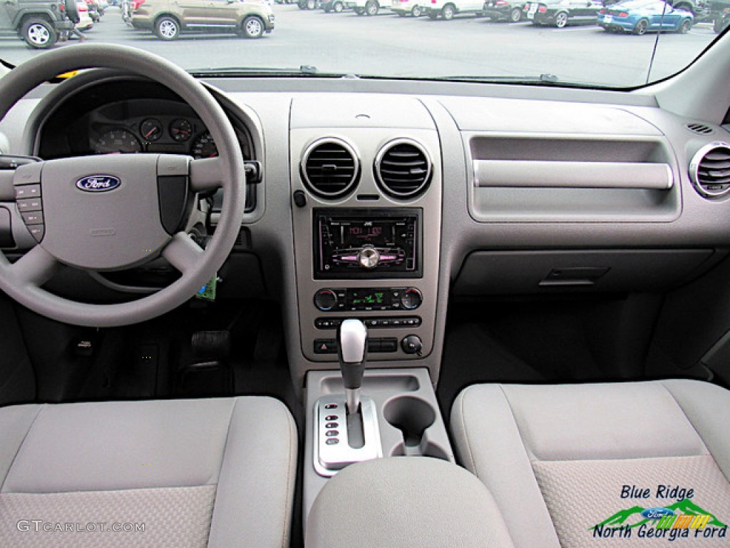 2005 Freestyle SE - Oxford White / Pebble photo #16