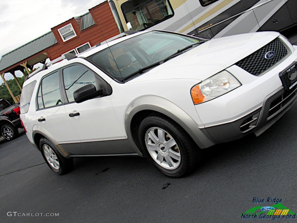 2005 Freestyle SE - Oxford White / Pebble photo #29