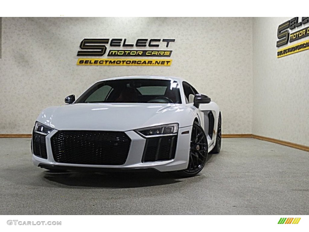 2017 R8 V10 Plus - Suzuka Gray Metallic / Express Red photo #1