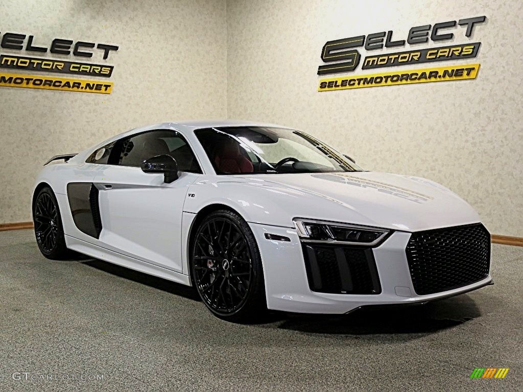 2017 R8 V10 Plus - Suzuka Gray Metallic / Express Red photo #3