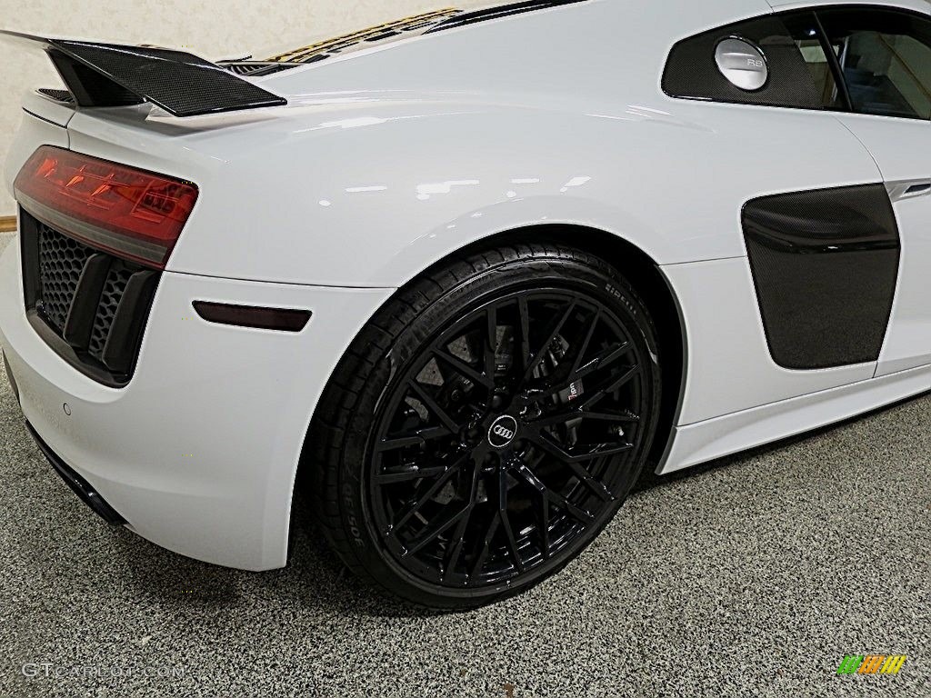 2017 R8 V10 Plus - Suzuka Gray Metallic / Express Red photo #5