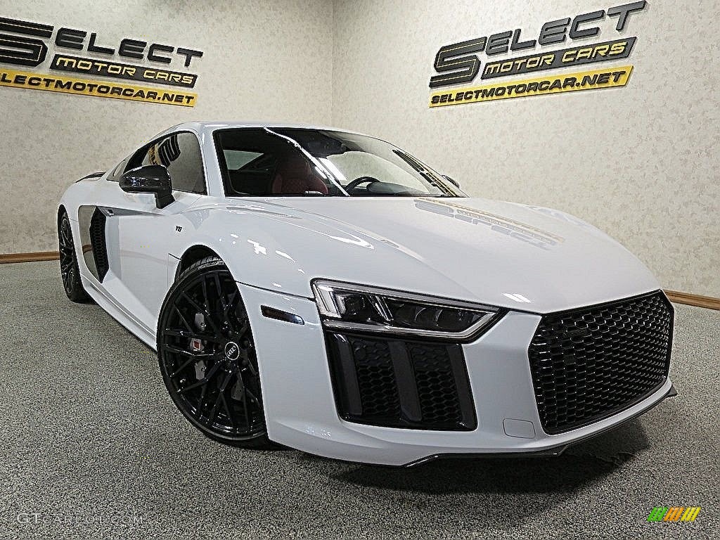 2017 R8 V10 Plus - Suzuka Gray Metallic / Express Red photo #16