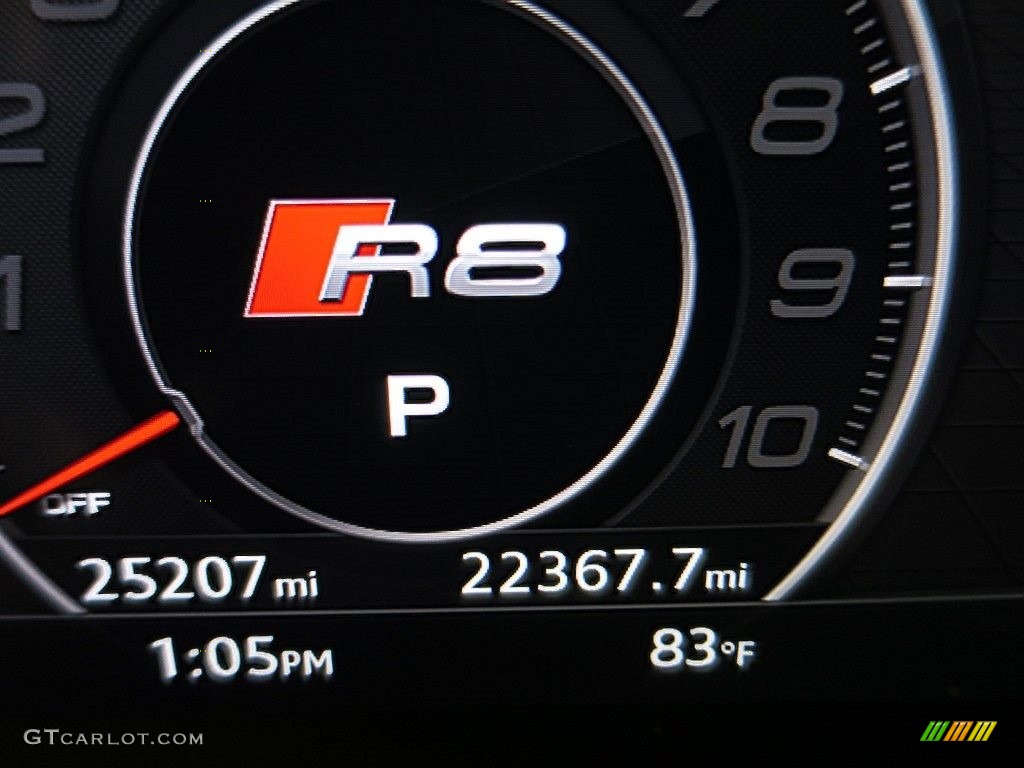 2017 R8 V10 Plus - Suzuka Gray Metallic / Express Red photo #27