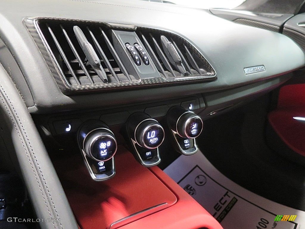 2017 R8 V10 Plus - Suzuka Gray Metallic / Express Red photo #30